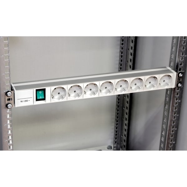 SCHNEIDER ELECTRIC - Actassi, 1HE Stromverteilerschiene, 8 Steckdosen+Schalter 19P VDE