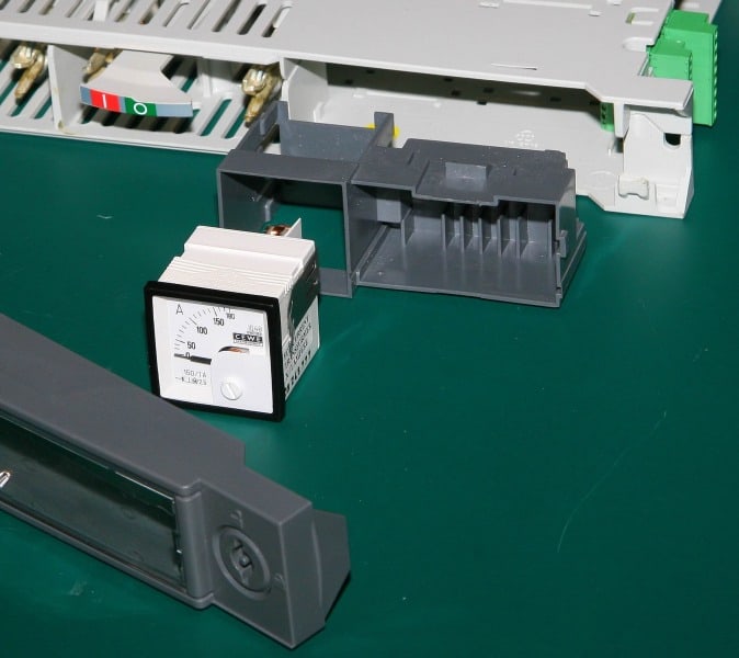 ABB - XR Bimetall Ampèremeter 0-150-180/5A mit Schlepzeiger 48x48mm