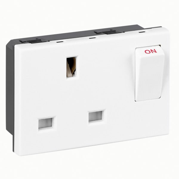 LEGRAND - Mosaic Steckdose britischer Standard 3 modulig mit Schraubklemmen