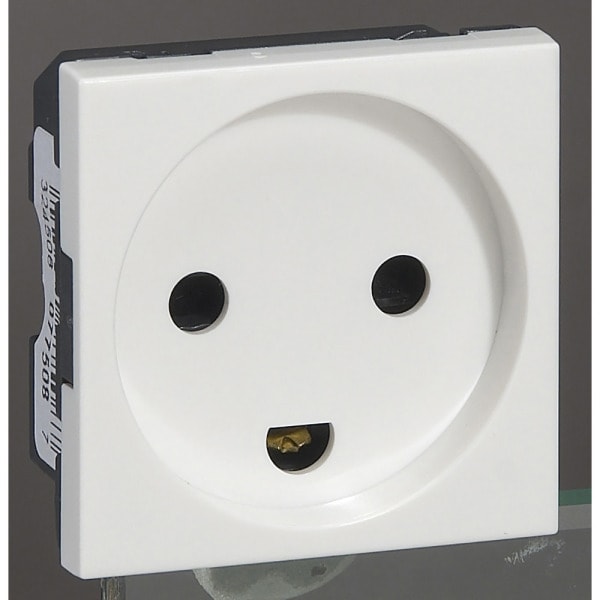LEGRAND - EXP_KLA Dänischer Standard (SL), 2P+E 13 A, mit erhöhtem Berührungsschutz, Farbe: weiß