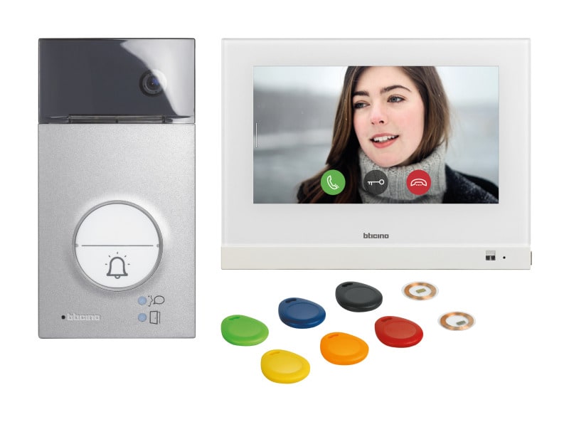 BTICINO - Flex'ONE Video-Set mit Türstation LINEA3000 (1 und 2 Ruftasten) + Hometouch 7''