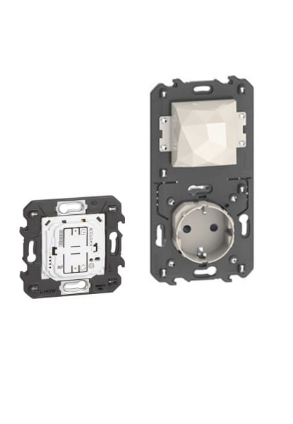 BTICINO - LivingNow Gateway with Netatmo mit Steckdose und Master-Switch, Farbe Sand