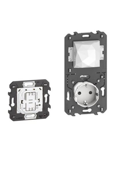 BTICINO - LivingNow Gateway with Netatmo mit Steckdose und Master-Switch, Farbe White