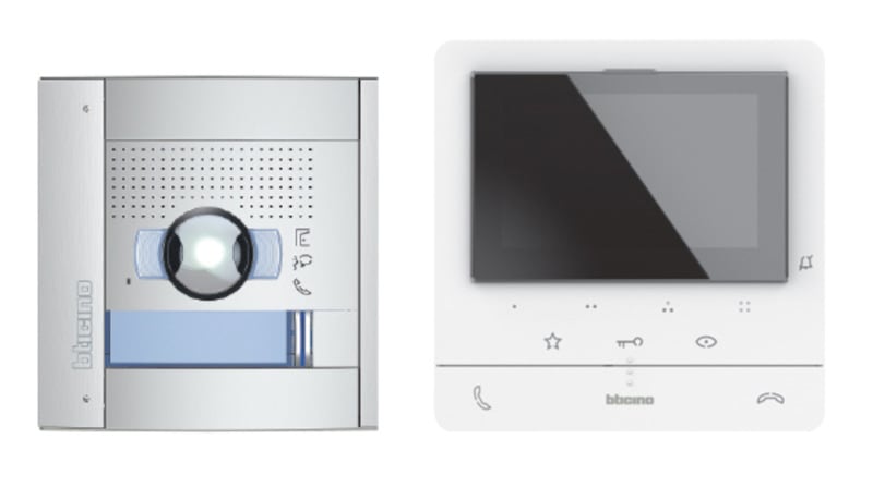 BTICINO - Flex'ONE Video-Set mit Türstation SFERA (1 und 2 Ruftasten) + CLASSE100 V16E