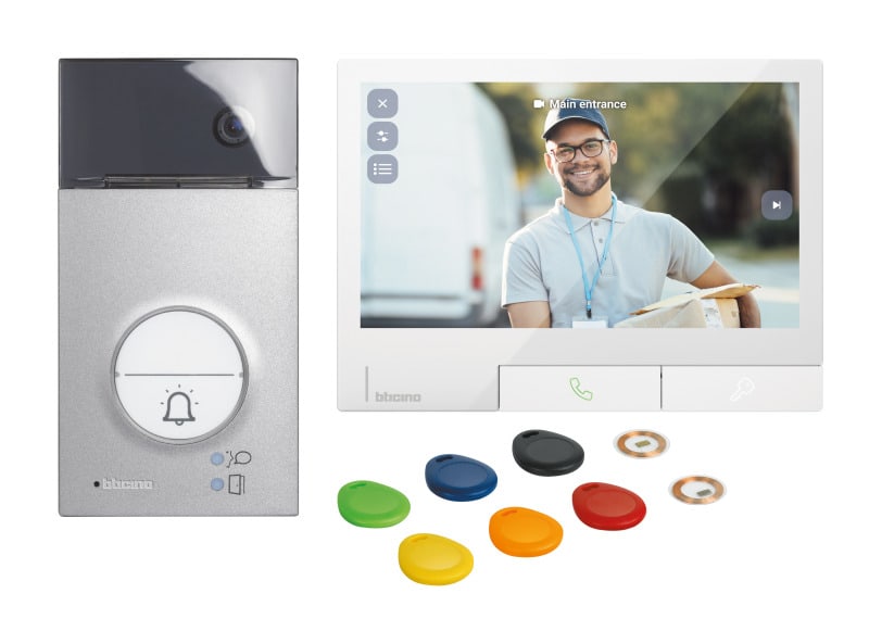 BTICINO - Flex'ONE Video-Set mit Türstation LINEA3000 Gr (1/2 Ruftasten)+CLASSE300X Light