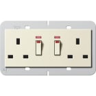 GIRA - 2f-Steckd. BS 13 A gesch. Kontroll + SH System 55 BS 80 Cremeweiß