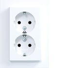 HAGER - A.8 Doppelsteckdose mit Abdeckung hoch, erh. Ber.schutz, lichtweiß matt