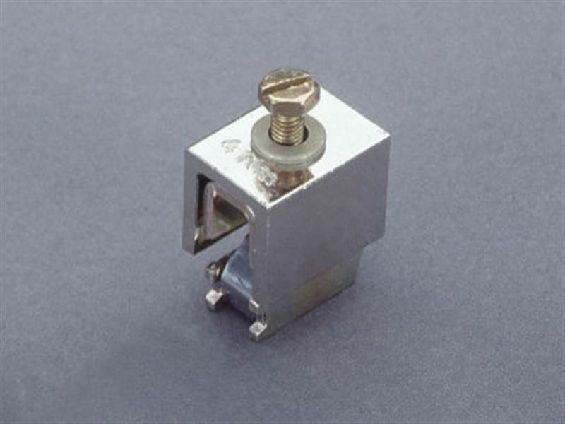 WÖHNER - 01512 Universalklemme mit Schraubanschluss M5 x 8