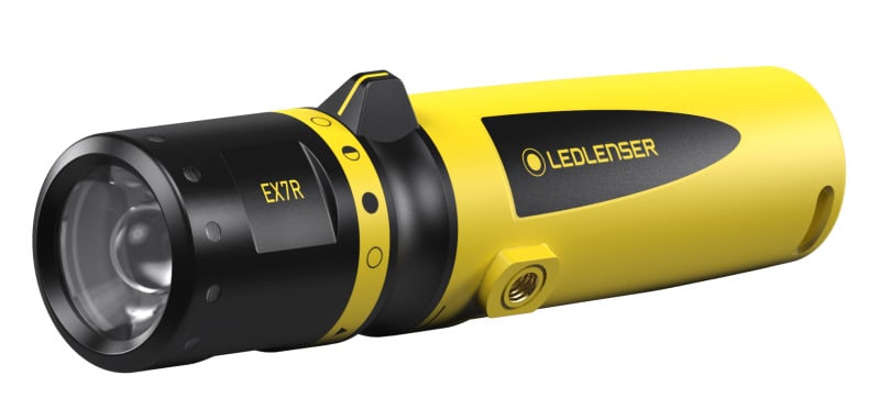 LED LENSER - Taschenlampe LED 220lm 140m Akku IP68 fokus SleeveBox sw-ge