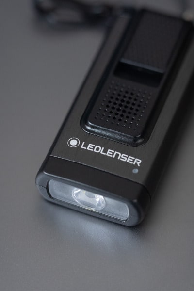 LED LENSER - Schlüsselbundleuchte LED 400lm 80m Li-Ion IP2X USBA Alarm gr