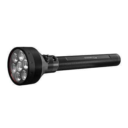LED LENSER - Taschenlampe LED 12000lm 1100m 1xLiFeP04 IP68 fokussierb Case sw