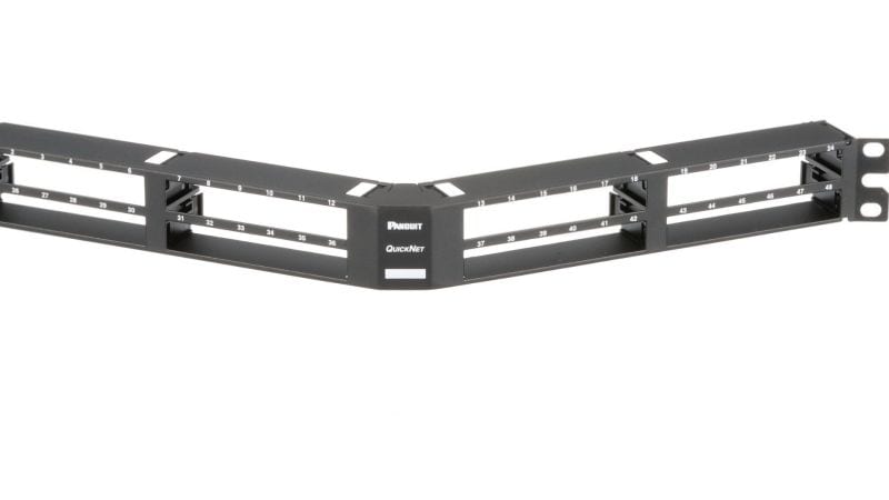 PANDUIT - QuickNet Patchpanel gewinkelt 48 Ports 1HE schwarz