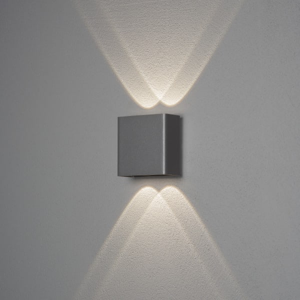 KONSTSMIDE - High Power LED Wandleuchte mit doppeltem Lichtaustritt und vierfachen Lichtkegel