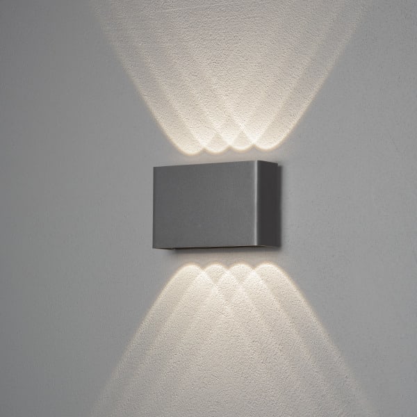 KONSTSMIDE - High Power LED Wandleuchte mit doppeltem Lichtaustritt und achtfachen Lichtkegel