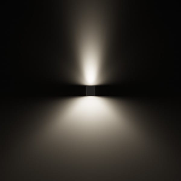 PERFORMANCE IN LIGHTING - LED-Wandanbauleuchte 3000K 37W dimmbar 1-10V asymmetrische mittlere Optik