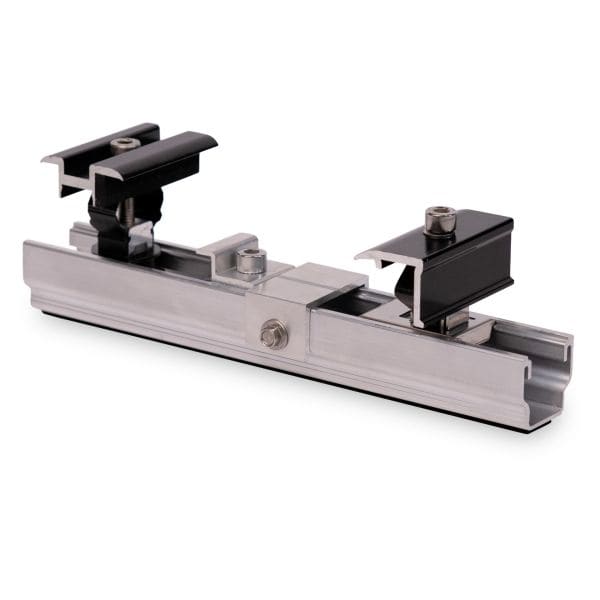 K2 SYSTEMS - Handmuster Fassade MultiRail mit Fassadenklemme